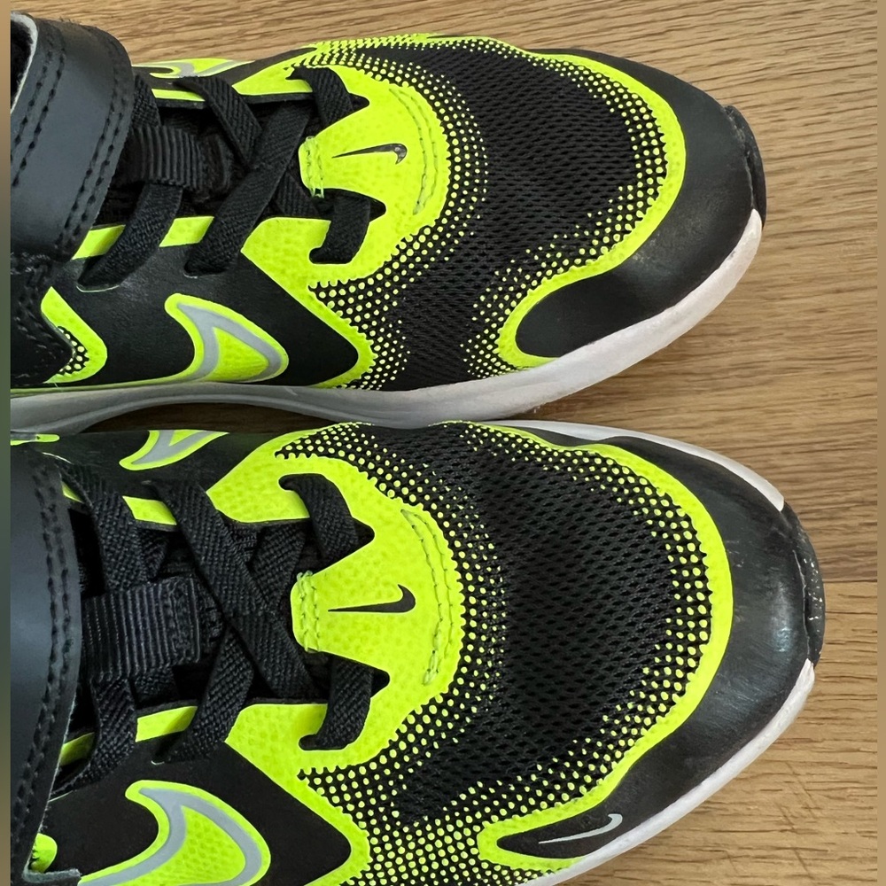 Nike Cosmic Runner Sneakers - Picture 2 of 8